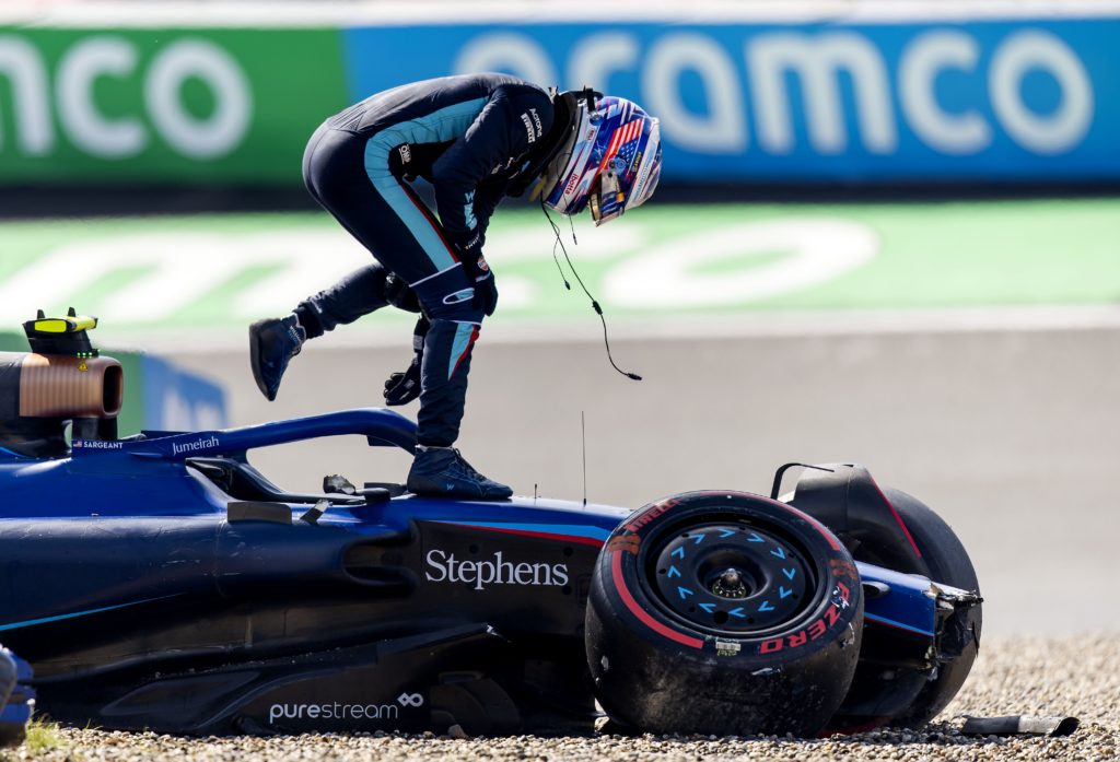 Williams driver Logan Sargeant crashes in qualifying at 2023 F1 Dutch GP
