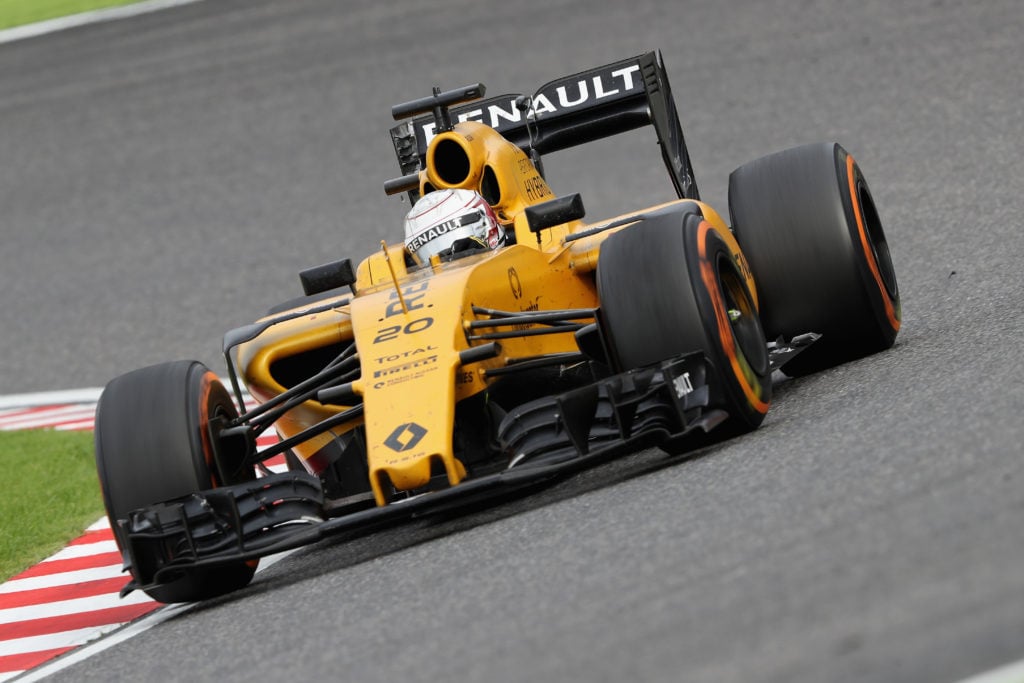 Kevin Magnussen driving for Renault at 2016 F1 Japanese GP