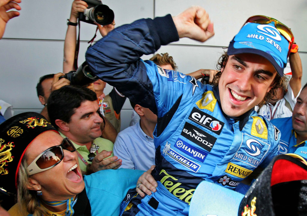 Fernando Alonso wins 2005 F1 Chinese GP with Renault