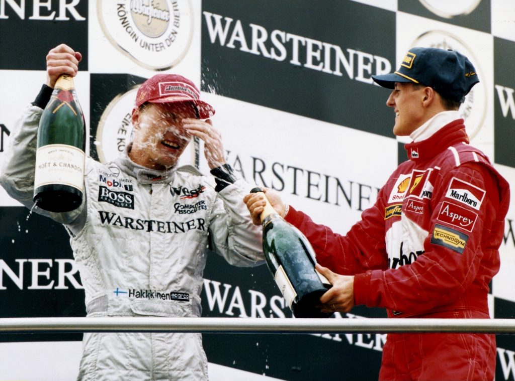 Häkkinen mit Schumacher / Siegesjubel