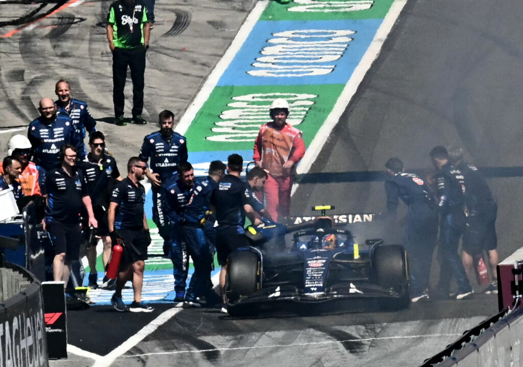 Williams' mechanics put out a fire at the rear of Carlos Sainz's car before the 2025 F1 Austrian Grand Prix