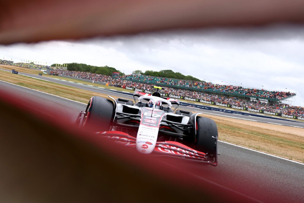 Oliver Bearman crashes his Haas F1 car