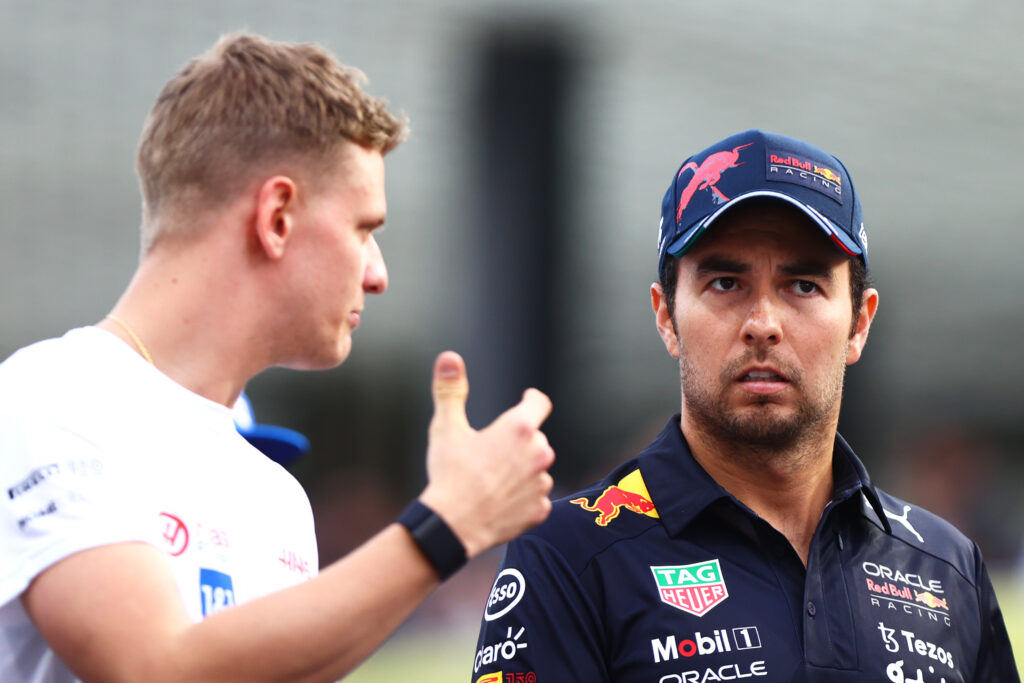 Mick Schumacher speaking to Sergio Perez at the Saudi Arabian Grand Prix