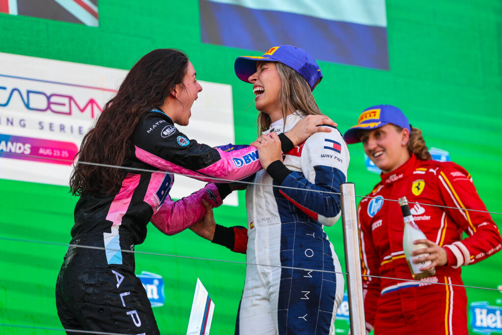 Abi Pulling celebrates her Dutch Grand Prix win with Nerea Marti and Maya Weug