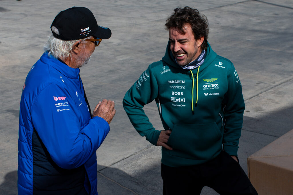 Alpine chief Flavio Briatore speaking to Aston Martin driver Fernando Alonso at 2025 F1 pre-season testing