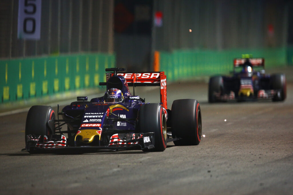 Max Verstappen leads Toro Rosso teammate Carlos Sainz during the 2015 F1 Singapore Grand Prix