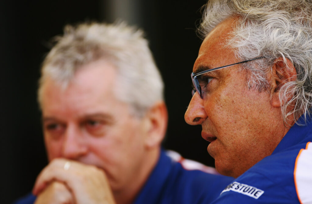 Flavio Briatore and Pat Symonds talking in the Renault hospitality building at the 2007 Bahrain Grand Prix.