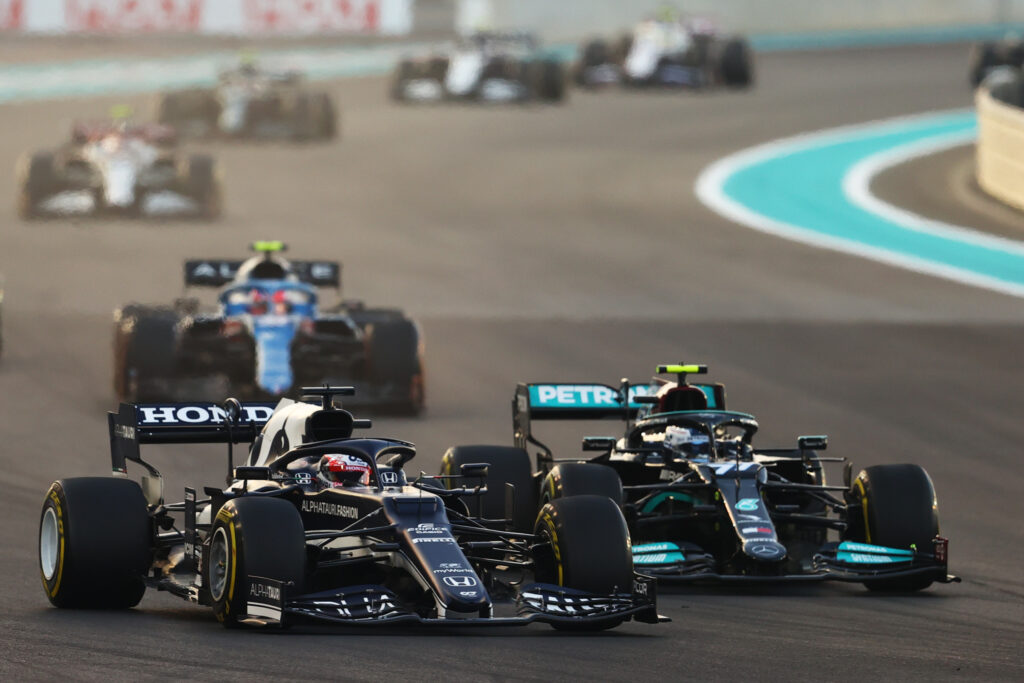 AlphaTauri driver Yuki Tsunoda overtaking Mercedes driver Valtteri Bottas at the 2021 Abu Dhabi Grand Prix