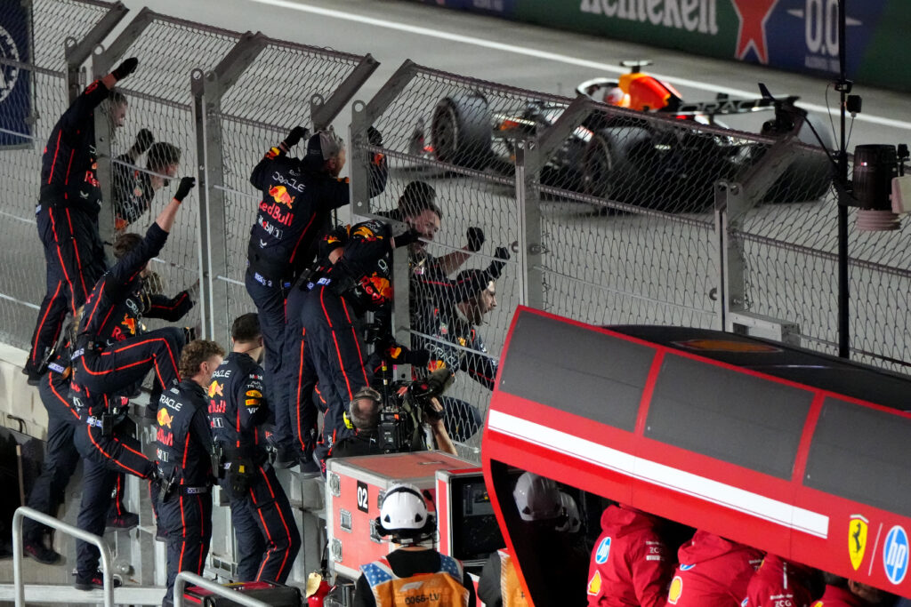 Red Bull mechanics celebrate on the pit wall as Max Verstappen wins the 2025 F1 Las Vegas Grand Prix