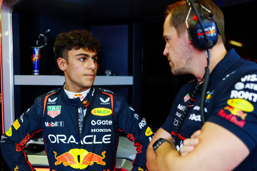 Arvid Lindblad taking part in FP1 at the 2025 Formula 1 Mexico City Grand Prix