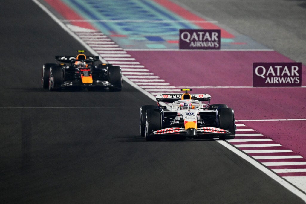 Liam Lawson races with Yuki Tsunoda during the 2025 Formula 1 Qatar Grand Prix