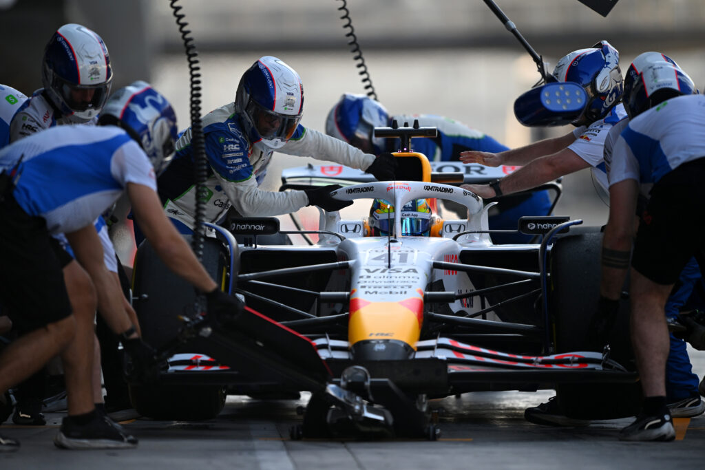 Arvid Lindblad practicing a pit stop during post-season testing in Abu Dhabi