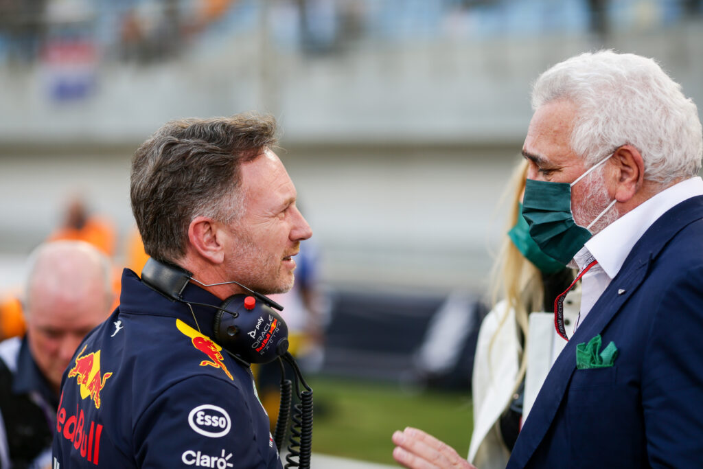 Christian Horner and Lawrence Stroll speaking on the grid at the 2022 Bahrain Grand Prix