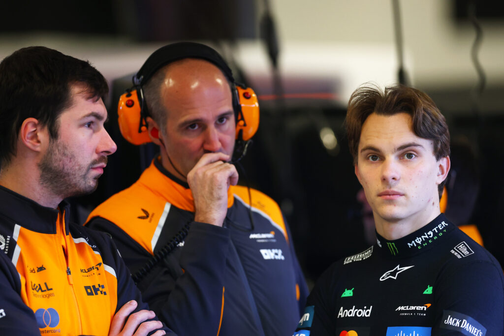 McLaren driver Oscar Piastri speaks to Cedric Michel-Grosjean and race engineer Tom Stallard in the garage during practice at the 2025 F1 Las Vegas Grand Prix
