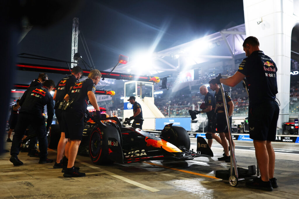 Max Verstappen taking part in a practice pit stop at the 2025 Formula 1 Abu Dhabi Grand Prix