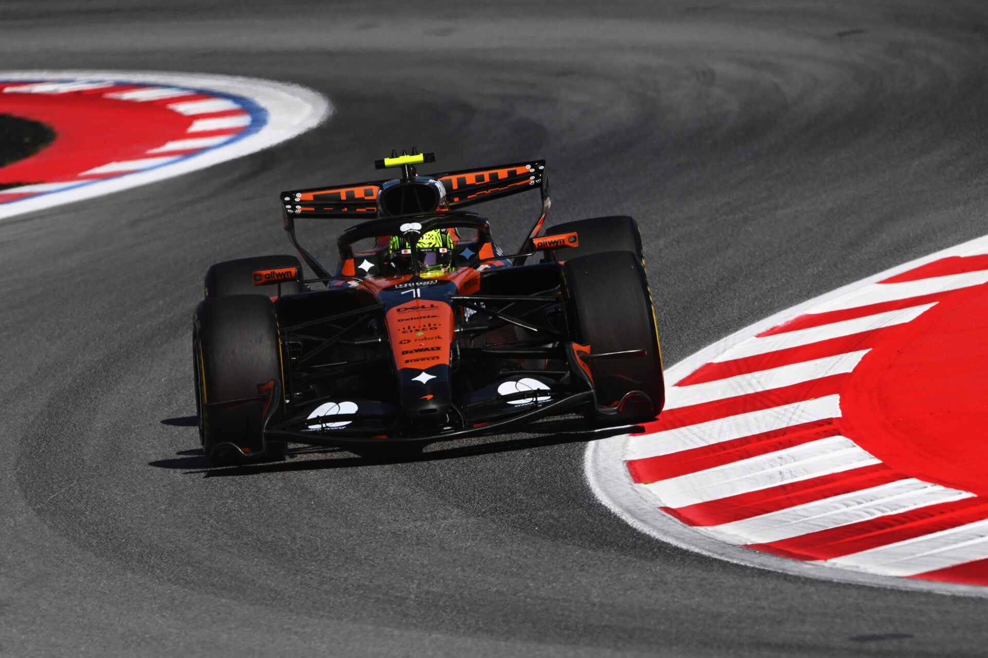 Lando Norris fastest in Barcelona-Catalunya FP2 as George Russell splits the McLaren drivers