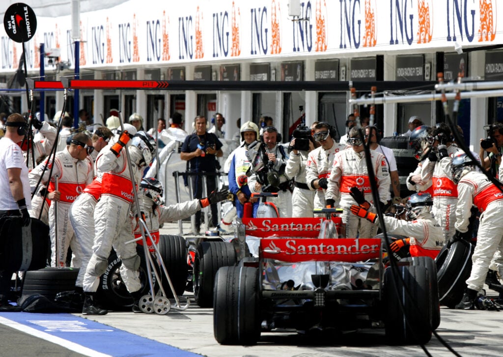Fernando Alonso and Lewis Hamilton stack in the McLaren pit box during the 2007 Hungarian Grand Prix